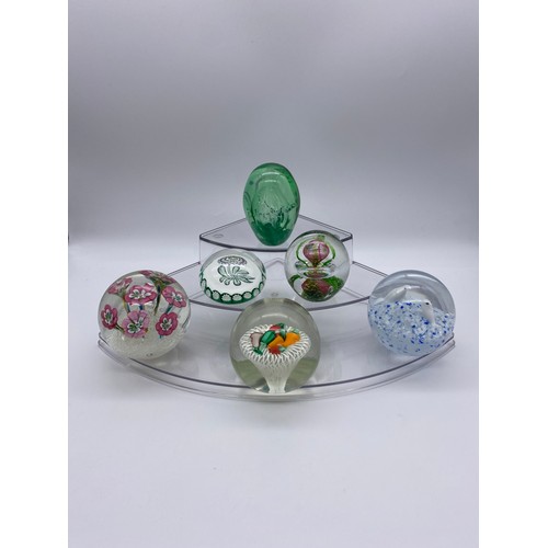 408 - SIX MURANO GLASS PAPERWEIGHTS INCLUDING VEGETABLE BASKET, SEALS, AND MAZZAGA FLOWER CUSHION EXAMPLE