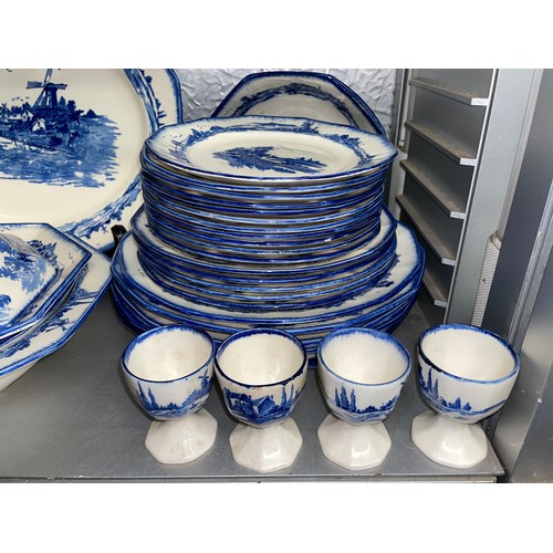 272 - LARGE QUANTITY OF 1930S ROYAL DOULTON 