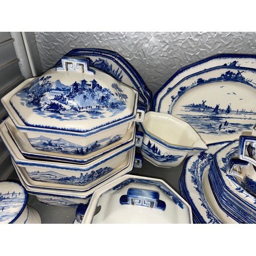 272 - LARGE QUANTITY OF 1930S ROYAL DOULTON 