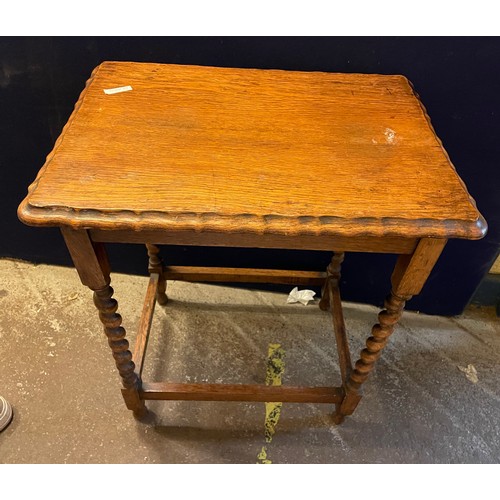 150 - OAK BARLEY TWIST OCCASIONAL TABLE