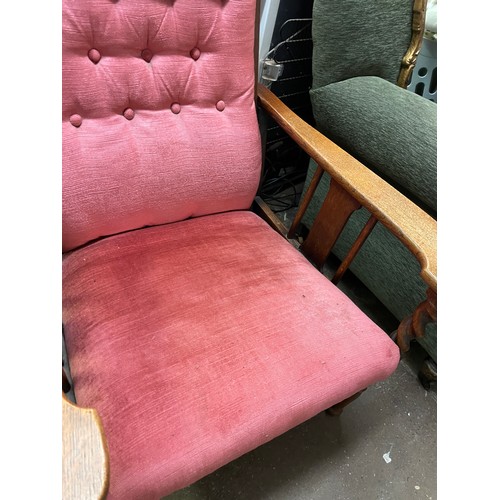 189 - 20TH CENTURY OAK BARLEY TWIST BUTTON BACK UPHOLSTERED RECLINING CHAIR