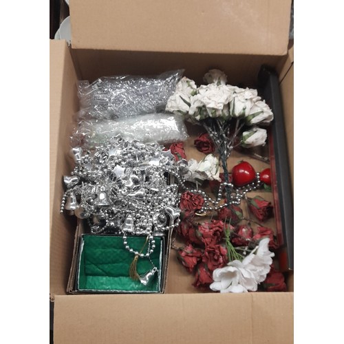 464 - BOX OF CHRISTMAS BAUBLES AND OTHER DECORATIONS