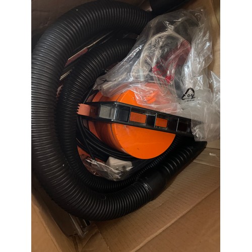 110 - VAX 613 VACUUM CLEANER