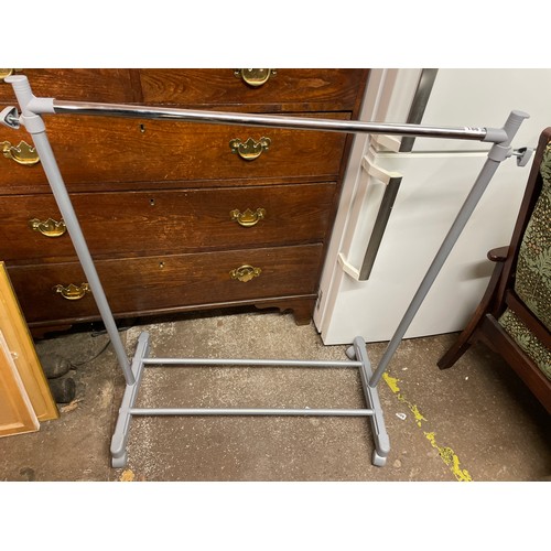 188 - SMALL ADJUSTABLE CLOTHES RAIL AND AIRER