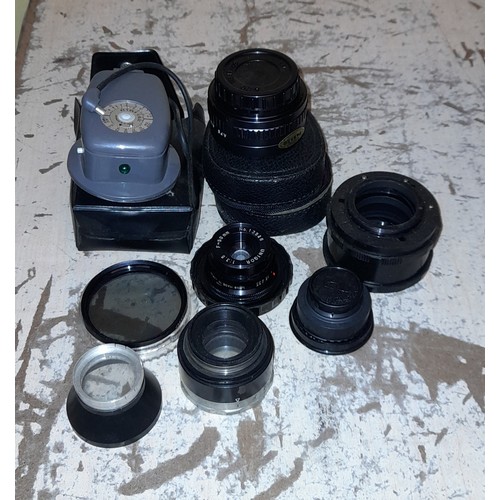 538 - DURST M601 PHOTOGRAPHIC ENLARGER AND VIEWER WITH TRAY OF VARIOUS CAMERA LENSES AND PHOTOGRAPHIC EQUI... 