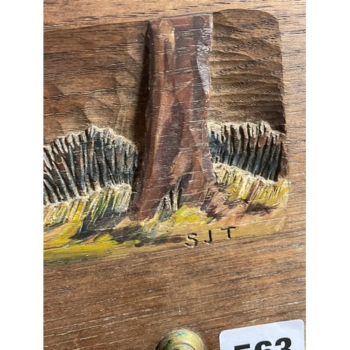 563 - CARVED FOX WALL MOUNTED PANEL COAT RACK
61CM X 14CM