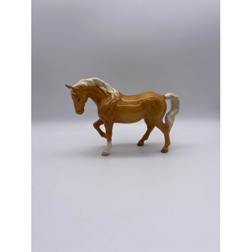 645 - BESWICK GLOSS PALIMINO HORSE FIGURE