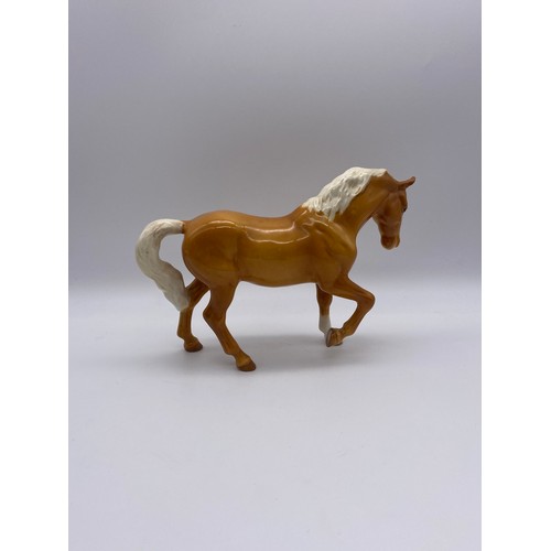 645 - BESWICK GLOSS PALIMINO HORSE FIGURE