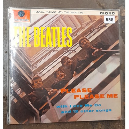 556 - THE BEATLES ON MONO PLEASE PLEASE ME ON GOLD LABEL PMC 1202