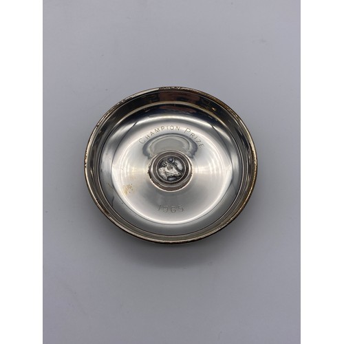 599 - SET OF SIX LONDON SILVER SMALL DISHES CENTRED WITH A CATTLE PLAQUE INSCRIBED 1965-1966 9.6OZ APPROX