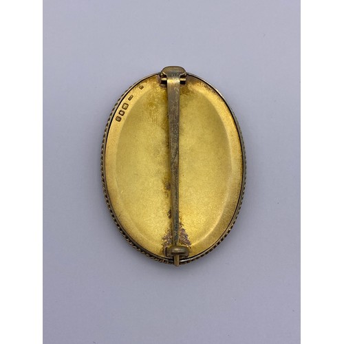 594 - CASED SILVER GILT AND OVAL ENAMEL KNIGHTS BATCHELOR BADGE