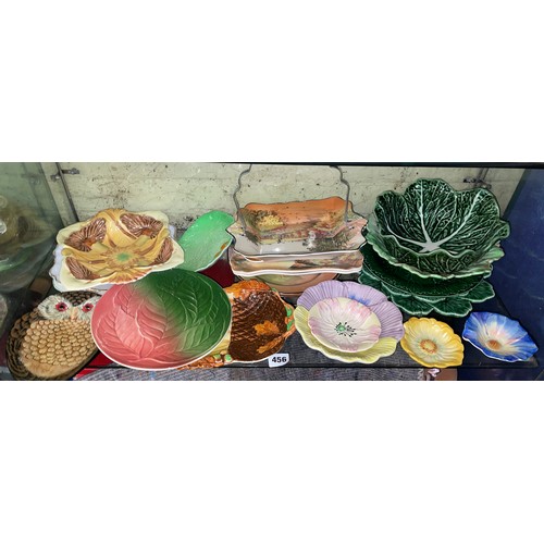 456 - SHELF OF CARLTON WARE AND CABBAGE LEAF DISHES AND BOWLS, ROYAL DOULTON SERIESWARE TRAYS AND PLATES