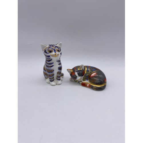 588 - ROYAL CROWN DERBY COLLECTORS GUILD CATNIP KITTEN AND A SITTING KITTEN WITH SILVER STOPPERS