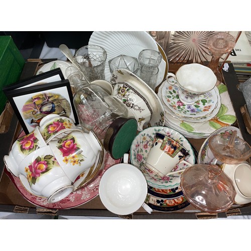 543A - CARTON CONTAINING BLUSH GLASS DRESSING TABLE SET, TEA CUPS, SHELL PLATE AND SHIP IN A BOTTLE