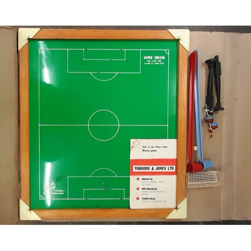 621 - VINTAGE MAGNETIC FOOTBALL GAME