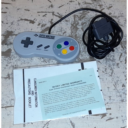 622 - BOXED NINTENDO SUPER NES CONTROL SET AND CONTROLLER