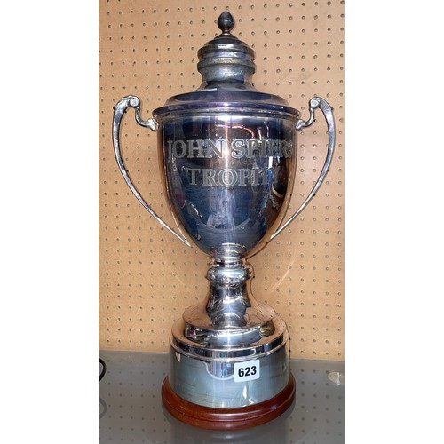 623 - JOHN SPIRES TWIN HANDLED PRESENTATION TROPHY WITH LID 50CM