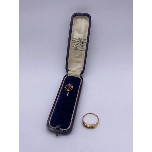 340 - 18CT GOLD RING (THREE STONES MISSING), AND A BOXED 9CT GOLD AMETHYST AND SEED PEARL STICK PIN 3.6G O... 