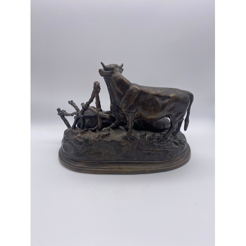 653 - ANIMALIER BRONZE OF OF BULL AND RECUMBENT CATTLE (BEARS SIGNATURE) AFTER MOIGNIEZ