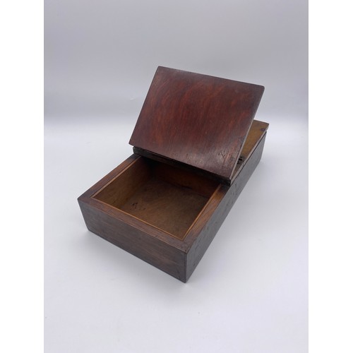 693 - DOUBLE SIDED TABLE CIGAR AND CIGARETTE BOX