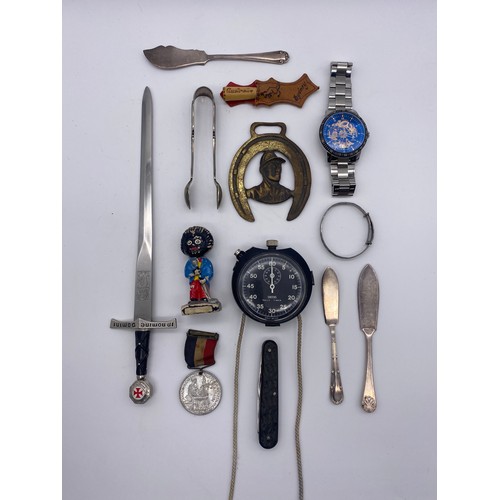 662 - STOP WATCH, PAIR OF PLATED SUGAR TONGS AND PRESERVE KNIVES, WRIST WATCH AND OTHER ITEMS