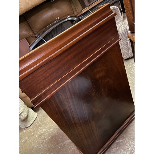 68 - 19TH CENTURY MAHOGANY DAVENPORT