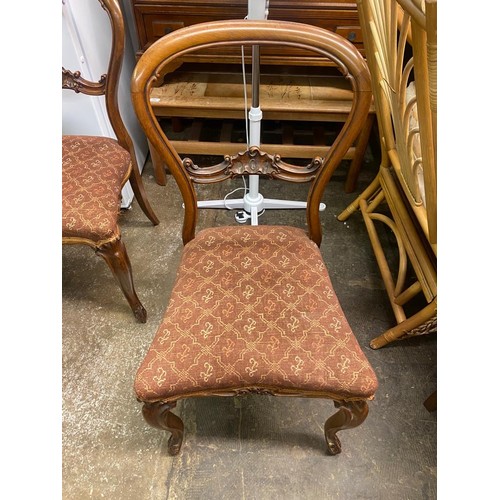 11 - SET OF FOUR VICTORIAN WALNUT KIDNEY SHAPED BACK DINING CHAIRS ON CABRIOLE LEGS