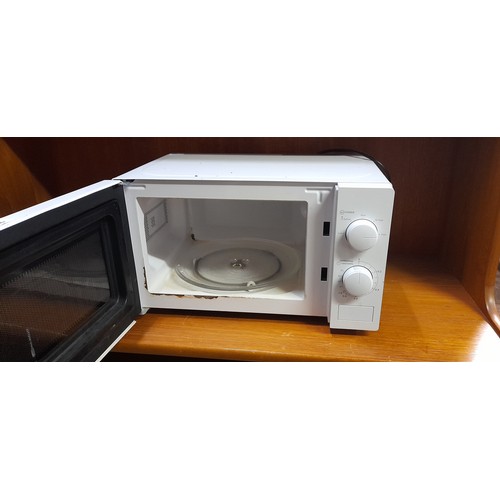 77 - MICROWAVE OVEN