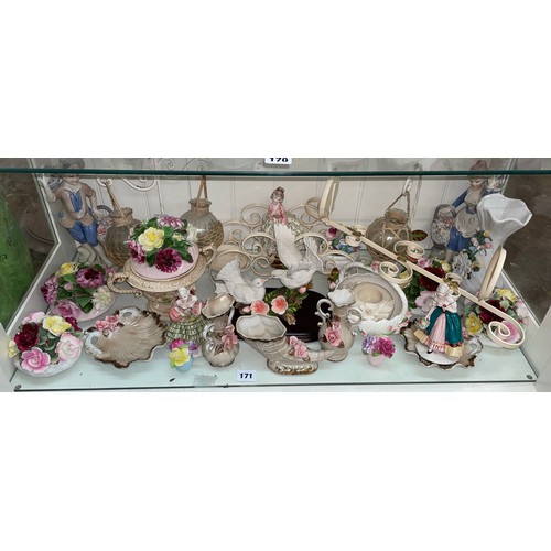 171 - SHELF OF FLORAL ENCRUSTED CENTRE PIECES, BOY AND GIRL FIGURE GROUPS, CRINOLINE LADIES, AND RESIN LEO... 