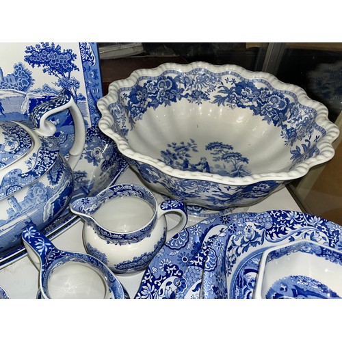 176 - SHELF OF SPODE BLUE AND WHITE ITALIAN PATTERN TEA AND DINNER WARE