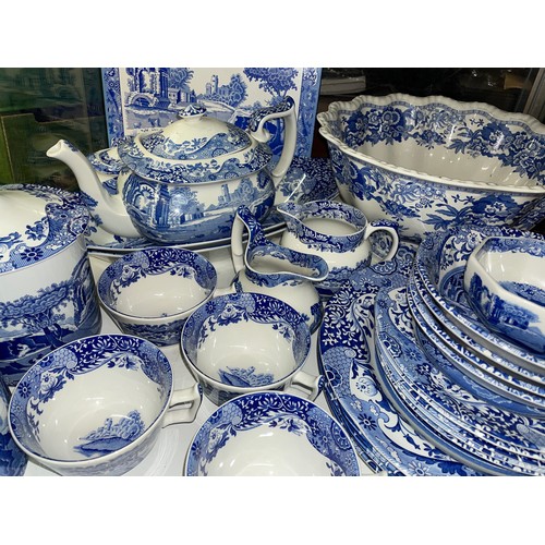 176 - SHELF OF SPODE BLUE AND WHITE ITALIAN PATTERN TEA AND DINNER WARE