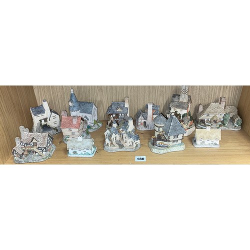 180 - SHELF OF DAVID WINTER RESIN COTTAGE AND VILLAGE MODELS