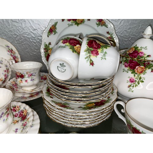 193 - SHELF OF BONE CHINA TABLEWARES INCLUDING ROYAL ALBERT OLD COUNTRY ROSES TEAPOT, RICHMOND PATTERN TEA... 