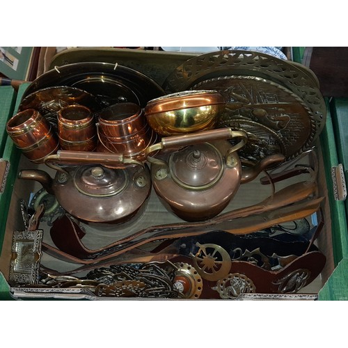 348 - CARTON CONTAINING BRASS BAS RELIEF PLATES, MARTINGALE STRAPS, AND BRASS BANDED COPPER KETTLES AND BA... 