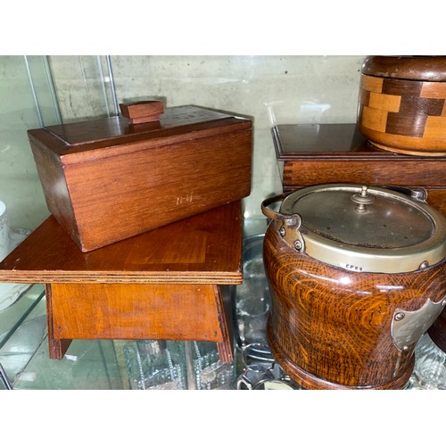 218 - SHELF OF TREEN AND SIMILAR ITEMS INCLUDING WRITING BOX, BISCUIT BARREL WITH COMMEMORATIVE PLAQUE AND... 