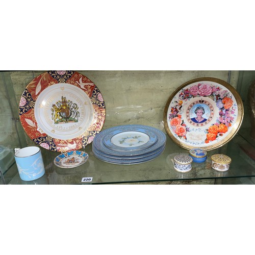 220 - SELECTION OF ROYAL COMMEMORATIVE WARES INCLUDING ROYAL WORCESTER GOLDEN JUBILEE PLATES, LTD EDITION ... 