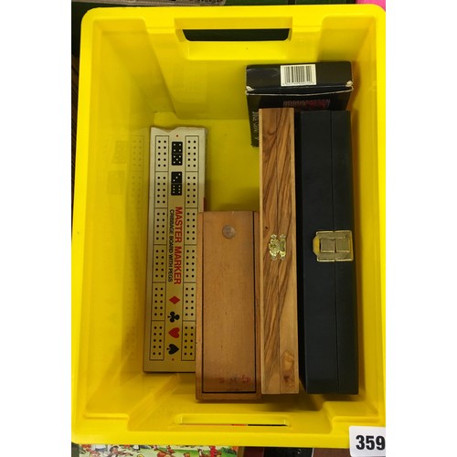 359 - BOX CONTAINING DOMINOS, CRIBBAGE BOARD AND DRAFTS