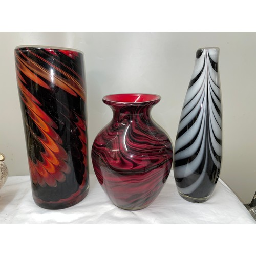 227 - THREE MARBLED ART GLASS VASES INC. CARLO MORETTI FOR EMPOLI STYLE EXAMPLE