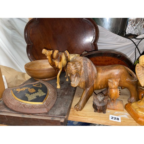 228 - SHELF OF TREEN ITEMS INCLUDING LOBED SERVING TRAY, LION FIGURE, COMPARTMENTED TRINKET BOX, AND PAIR ... 