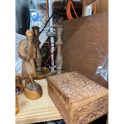 228 - SHELF OF TREEN ITEMS INCLUDING LOBED SERVING TRAY, LION FIGURE, COMPARTMENTED TRINKET BOX, AND PAIR ... 