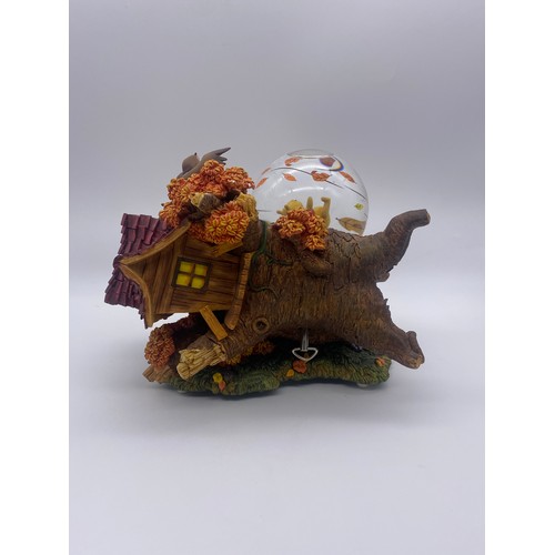 270 - DISNEY WINNIE THE POOH AUTUMN WIND SNOW GLOBE