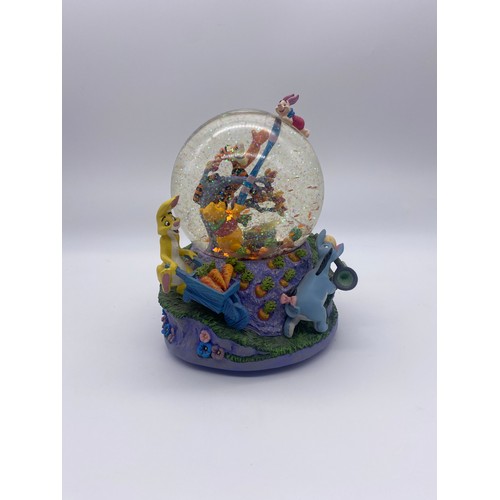 271 - DISNEY WINNIE THE POOH BLUSTERY DAY SNOW GLOBE