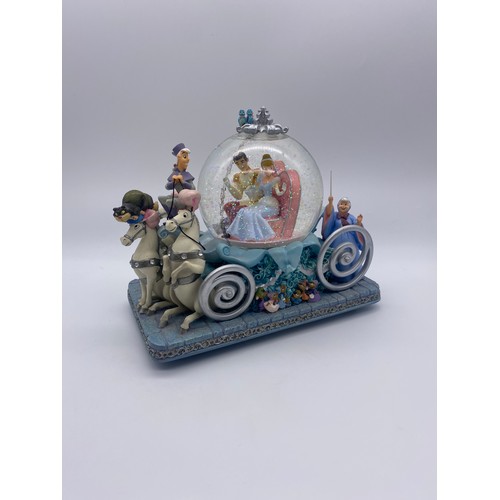 280 - DISNEY CINDERELLA HORSE AND CARRIAGE SNOW GLOBE