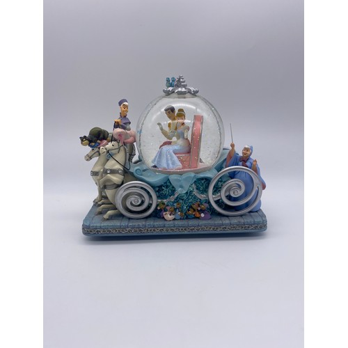 280 - DISNEY CINDERELLA HORSE AND CARRIAGE SNOW GLOBE