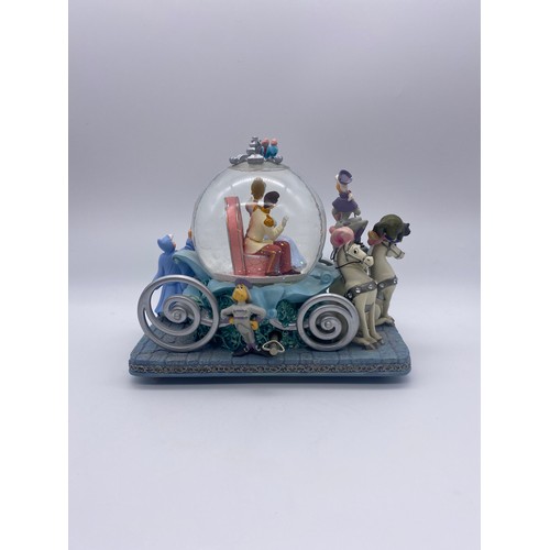 280 - DISNEY CINDERELLA HORSE AND CARRIAGE SNOW GLOBE