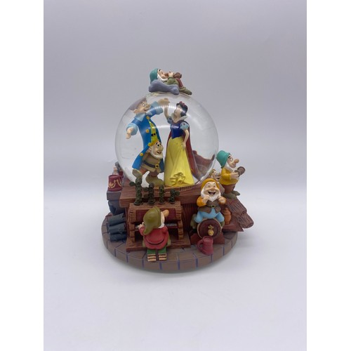 283 - DISNEY SNOW WHITE AND SEVEN DWARFS SNOW GLOBE