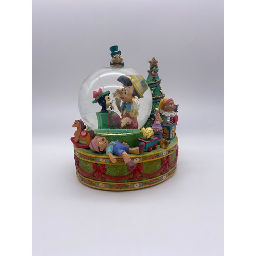 293 - DISNEY PINOCCHIO CHRISTMAS SNOW GLOBE