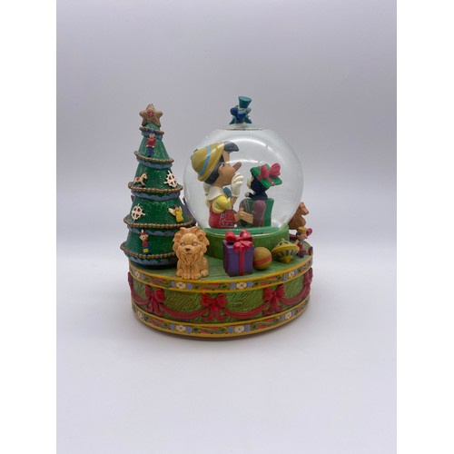 293 - DISNEY PINOCCHIO CHRISTMAS SNOW GLOBE