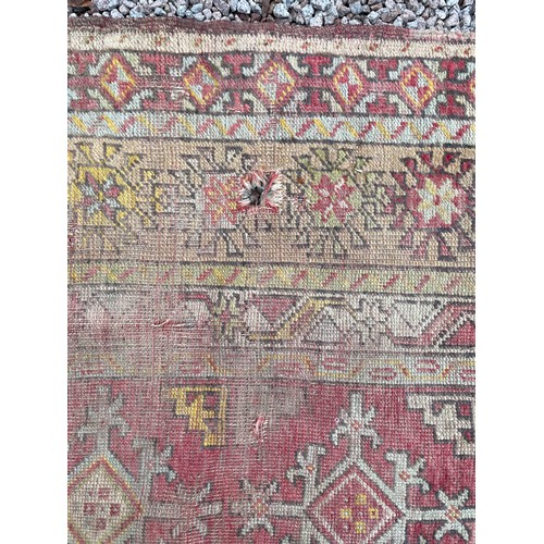 81 - LATE 19TH CENTURY CAUCASIAN CARPET RUNNER 316cm