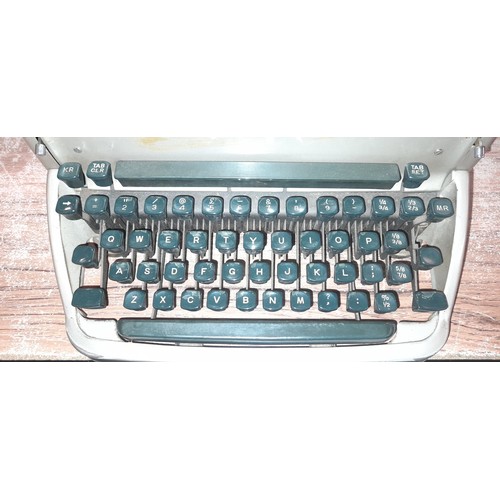 593 - MID 20TH CENTURY REMINGTON MANUAL TYPEWRITER